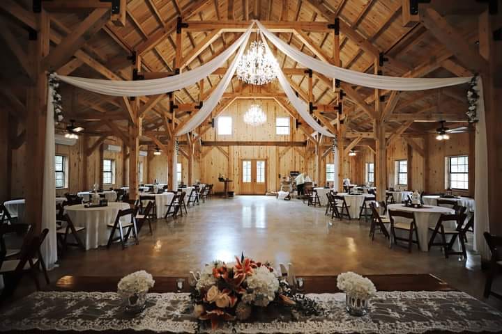 How Do You Choose the Right Country Wedding Barn in Central Alberta? – Sweethavenbarn